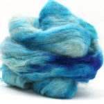 Fluffy mohair gradient fra Cowgirl blues i fargen 18 Signs of spring her i fargen 17 Shorebreaks