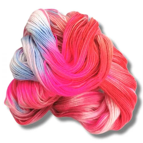 Luxury Handyed happiness merino extra fine garn fra Rico. Her i fargen 003 fuchia.