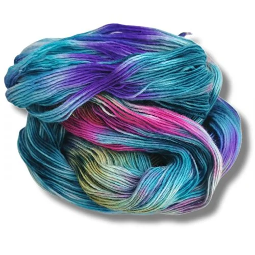 Luxury Handyed happiness merino extra fine garn fra Rico. Her i fargen 010 teal.