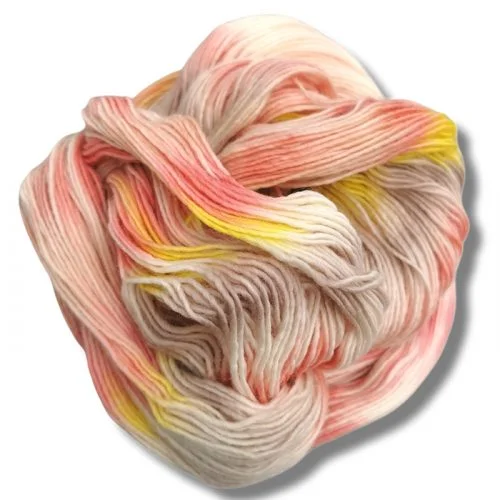 Luxury Handyed happiness merino extra fine garn fra Rico. Her i fargen 012 baer.