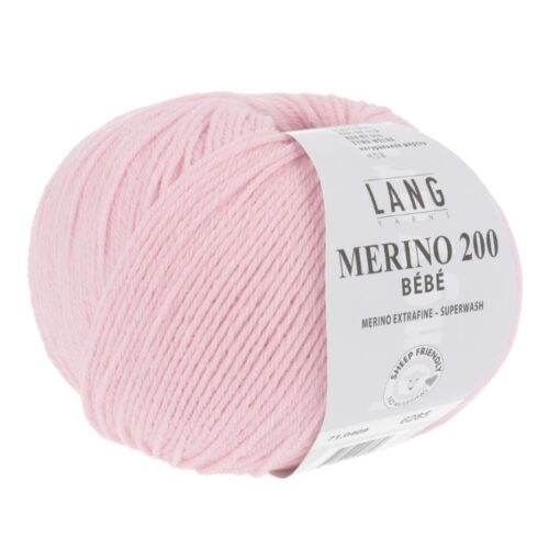 Merino 200 bebe er et strikkegarn fra Langyarns. Garnet inneholder 100% merinoull (extrafine mulesing free). 50 g ca 203 meter. Strikkefasthet 28 masker x 32 omganger på pinne 3 = 10 x 10 cm. Garnet passer like godt til både barn og voksne. Her i fargen 409