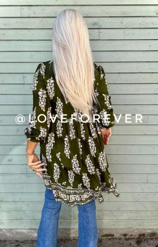 Lucy tunic fra Love forever. Her i fargen army.