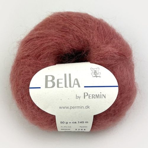 Bella fra Permin. Et lekkert mohairgarn som består av 75 % kid mohair, 20 % ull og 5% polyamid. Strikkefasthet: 14 m x 22 p på pinne 6. Leveres i 50 grams nøster som utgjør 145 meter. Her i fargen 245 gammelrosa.