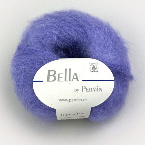 Bella fra Permin. Et lekkert mohairgarn som består av 75 % kid mohair, 20 % ull og 5% polyamid. Strikkefasthet: 14 m x 22 p på pinne 6. Leveres i 50 grams nøster som utgjør 145 meter. Her i fargen 254 lyselilla.