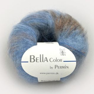 Bella Color fra Permin. En lekker blanding av mohair og ull. Strikkefasthet: 14 m x 22 p på pinne 6. Leveres i 50 grams nøster som utgjør 145 meter. Her i fargen 883174 blå/beige/brun.