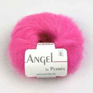 Angel et eksklusivt kid mohair garn fra By Permin. Egner seg godt som følgetråd. Supermykt fordi det også inneholder silke. Her i fargen 135 neon pink