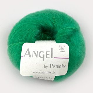 Angel et eksklusivt kid mohair garn fra By Permin. Egner seg godt som følgetråd. Supermykt fordi det også inneholder silke. Her i fargen 884190 Sportsgrønn.