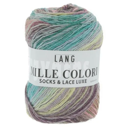 Mille colori socks and lace luxe. Garnet består av 73% ull, 25% nylon og 2% polyester. 100 g er 400 meter. Strikkefasthet 28 masker på pinne 3 er 10 cm. Her i fargen 151