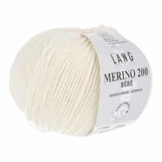 Merino 200 bebe er et strikkegarn fra Langyarns. Garnet inneholder 100% merinoull (extrafine mulesing free). 50 g ca 203 meter. Strikkefasthet 28 masker x 32 omganger på pinne 3 = 10 x 10 cm. Garnet passer like godt til både barn og voksne. Her i fargen 302.