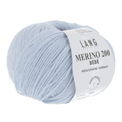 Merino 200 bebe er et strikkegarn fra Langyarns. Garnet inneholder 100% merinoull (extrafine mulesing free). 50 g ca 203 meter. Strikkefasthet 28 masker x 32 omganger på pinne 3 = 10 x 10 cm. Garnet passer like godt til både barn og voksne. Her i fargen 320.
