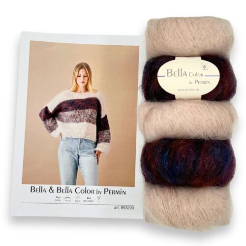 Strikkepakken Sweater med brede striper er designet i kidmohairgarnet Bella og Bella Color By Permin. Strikkefasthet 8 m x 10-11 p = 10 x 10 cm i glattstrikk i 2 tråder Bella på p 12 mm. Her i fargene bordeaux og beige.