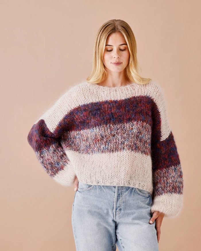 "Strikkepakke for Sweater med brede striper i Permin kid mohair garn.