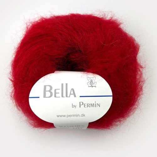 Bella fra Permin. Et lekkert mohairgarn som består av 75 % kid mohair, 20 % ull og 5% polyamid. Strikkefasthet: 14 m x 22 p på pinne 6. Leveres i 50 grams nøster som utgjør 145 meter. Her i fargen 277 rød.