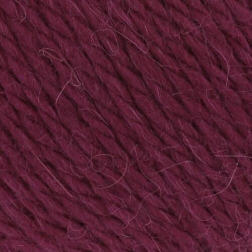 Produkt bilde av Carpe Diem et luksuriøst garn fra Langyarns. Inneholder 70% merino ekstra fin merinoull (mulesing free) og 30% Alpaca. Passer pinne 6. Her i fargen 64.