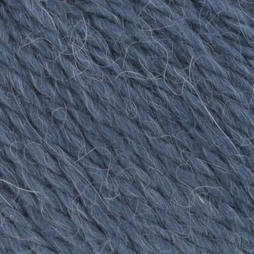 Utsnitt bilde av Carpe Diem et luksuriøst garn fra Langyarns. Inneholder 70% merino ekstra fin merinoull (mulesing free) og 30% Alpaca. Passer pinne 6. Her i fargen 34.