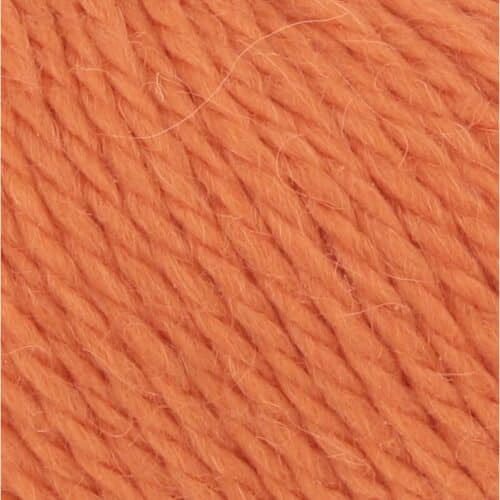 Utsnitt bilde av Carpe Diem et luksuriøst garn fra Langyarns. Inneholder 70% merino ekstra fin merinoull (mulesing free) og 30% Alpaca. Passer pinne 6. Her i fargen 259.