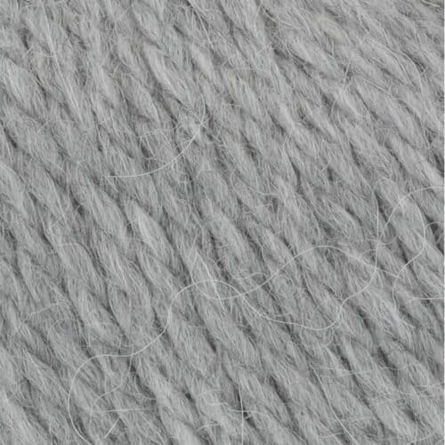 Utsnitt bilde av Carpe Diem et luksuriøst garn fra Langyarns. Inneholder 70% merino ekstra fin merinoull (mulesing free) og 30% Alpaca. Passer pinne 6. Her i fargen 303.