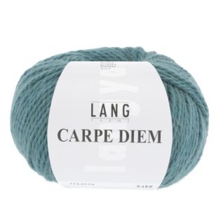 Carpe Diem fra garn fra LangYarns. Bestr av 70% merino og 30% alpakka. Strikkes på pinne 6. Her i fargen 74.