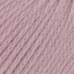 Memory fra LangYarns er et stødig kamgarn som egner seg godt både til strikking og hekling. Strikkefasthet 16 masker x 22 omganger = 10 x 10 cm. Anbefalt pinne 6 - 7mm. Her i fargen lys rosa 09.