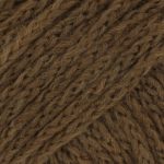 Memory fra LangYarns er et stødig kamgarn som egner seg godt både til strikking og hekling. Strikkefasthet 16 masker x 22 omganger = 10 x 10 cm. Anbefalt pinne 6 - 7mm. Her i fargen mørk sjokolade 39.