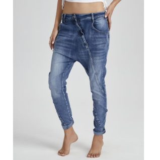 Cabana Living Gabi jeans. Inneholder: 96% cotton, 1 %Elastan, 3% Polyester. Størrelse XSmall - Large.