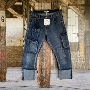 Cabana Living Silva jeans. Inneholder: 60% cotton, 1,5%Elastan, 5% Viscose, 33,5% Polyester. Størrelse Small - XLarge.