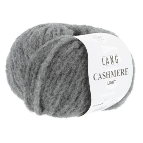 Cashmere Light fra Langyarns. Inneholder 88% Kashmir og 12% Polyamid. Strikkefasthet 20 masker x 31 omganger = 10 x 10 cm. Anbefalt pinne 5,5 og 6 mm. Her i fargen 0005.
