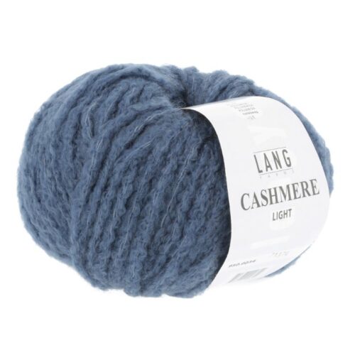 Cashmere Light fra Langyarns. Inneholder 88% Kashmir og 12% Polyamid. Strikkefasthet 20 masker x 31 omganger = 10 x 10 cm. Anbefalt pinne 5,5 og 6 mm. Her i fargen 0034.