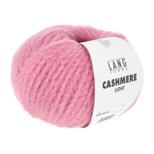 Cashmere Light fra Langyarns. Inneholder 88% Kashmir og 12% Polyamid. Strikkefasthet 20 masker x 31 omganger = 10 x 10 cm. Anbefalt pinne 5,5 og 6 mm. Her i fargen 0019.