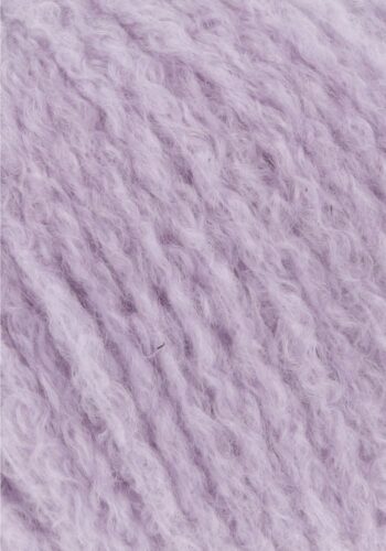 Cashmere Light fra Langyarns. Inneholder 88% Kashmir og 12% Polyamid. Strikkefasthet 20 masker x 31 omganger = 10 x 10 cm. Anbefalt pinne 5,5 og 6 mm. Her i fargen 145. Bildet viser garnets struktur.