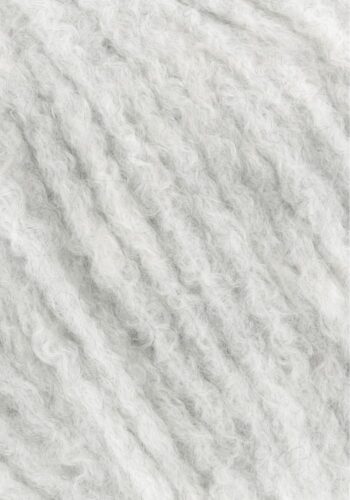 Cashmere Light fra Langyarns. Inneholder 88% Kashmir og 12% Polyamid. Strikkefasthet 20 masker x 31 omganger = 10 x 10 cm. Anbefalt pinne 5,5 og 6 mm. Her i fargen 23. Bildet viser garnets struktur.