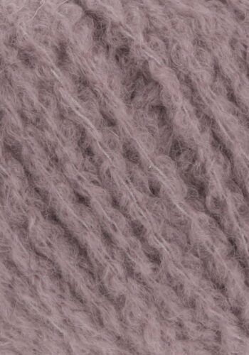 Cashmere Light fra Langyarns. Inneholder 88% Kashmir og 12% Polyamid. Strikkefasthet 20 masker x 31 omganger = 10 x 10 cm. Anbefalt pinne 5,5 og 6 mm. Her i fargen 48. Bildet viser garnets struktur.