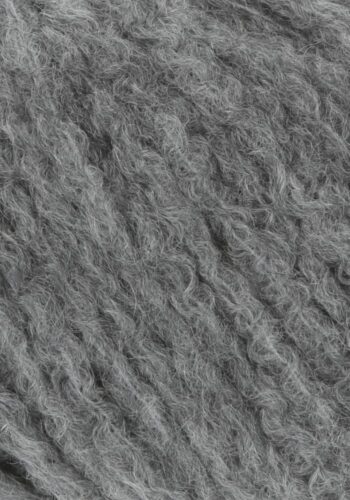 Cashmere Light fra Langyarns. Inneholder 88% Kashmir og 12% Polyamid. Strikkefasthet 20 masker x 31 omganger = 10 x 10 cm. Anbefalt pinne 5,5 og 6 mm. Her i fargen 5. Bildet viser garnets struktur.
