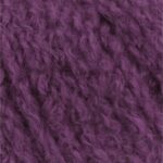 Cashmere Light fra Langyarns. Inneholder 88% Kashmir og 12% Polyamid. Strikkefasthet 20 masker x 31 omganger = 10 x 10 cm. Anbefalt pinne 5,5 og 6 mm. Her i fargen 65. Bildet viser garnets struktur.