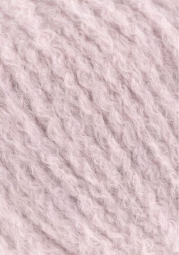 Cashmere Light fra Langyarns. Inneholder 88% Kashmir og 12% Polyamid. Strikkefasthet 20 masker x 31 omganger = 10 x 10 cm. Anbefalt pinne 5,5 og 6 mm. Her i fargen 9. Bildet viser garnets struktur.