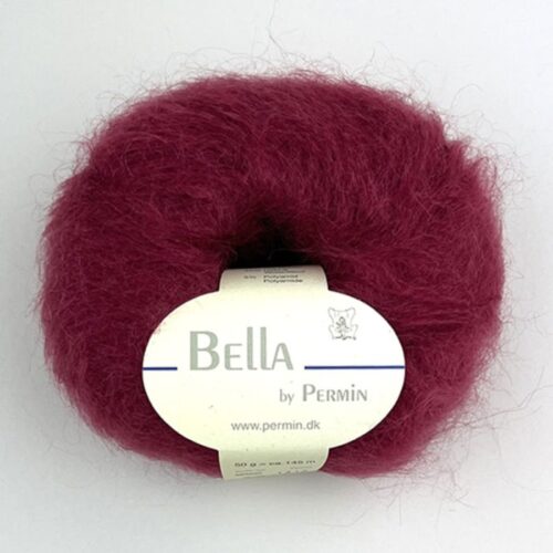 Bella fra Permin. Et lekkert mohairgarn som består av 75 % kid mohair, 20 % ull og 5% polyamid. Strikkefasthet: 14 m x 22 p på pinne 6. Leveres i 50 grams nøster som utgjør 145 meter. Her i fargen 883296 Vinrød.