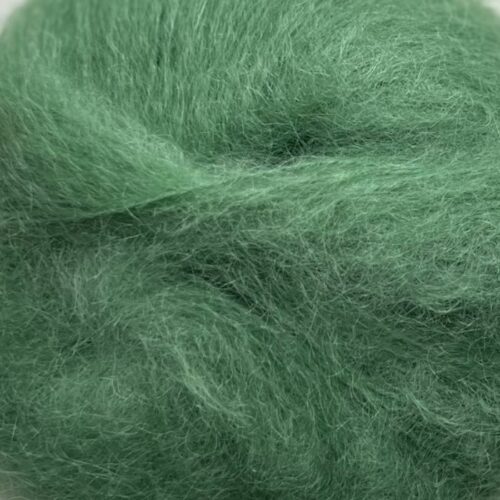 Bella By Permin. Et lekkert mohairgarn som består av 75 % kid mohair, 20 % ull og 5% polyamid. Strikkefasthet: 14 m x 22 p på pinne 6. Leveres i 50 grams nøster som utgjør 145 meter. Her i fargen 883251 Mellomgrønn.