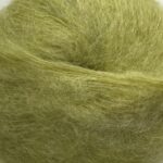 Bella By Permin. Et lekkert mohairgarn som består av 75 % kid mohair, 20 % ull og 5% polyamid. Strikkefasthet: 14 m x 22 p på pinne 6. Leveres i 50 grams nøster som utgjør 145 meter. Her i fargen 883261 Lime.