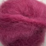 Bella By Permin. Et lekkert mohairgarn som består av 75 % kid mohair, 20 % ull og 5% polyamid. Strikkefasthet: 14 m x 22 p på pinne 6. Leveres i 50 grams nøster som utgjør 145 meter. Her i fargen 883268 Blomme.