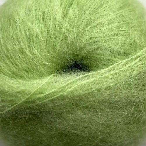 Bella By Permin. Et lekkert mohairgarn som består av 75 % kid mohair, 20 % ull og 5% polyamid. Strikkefasthet: 14 m x 22 p på pinne 6. Leveres i 50 grams nøster som utgjør 145 meter. Her i fargen 883282 Lysegrønn.