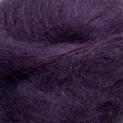 Bella By Permin. Et lekkert mohairgarn som består av 75 % kid mohair, 20 % ull og 5% polyamid. Strikkefasthet: 14 m x 22 p på pinne 6. Leveres i 50 grams nøster som utgjør 145 meter. Her i fargen 883286 Aubergine.