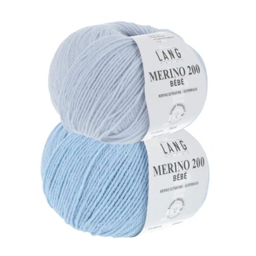 Strikkepakke hentesett "Velkommen til verden" designet i Merino 200 Bebe og Merino 200 bebe color fra Langyarns. Her er fargekobinasjonen 320 0g 372.