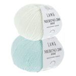 Strikkepakke hentesett "Velkommen til verden" designet i Merino 200 Bebe og Merino 200 bebe color fra Langyarns. Her er fargekobinasjonen 374 0g 517.