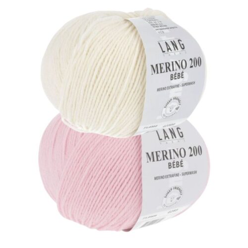 Strikkepakke hentesett "Velkommen til verden" designet i Merino 200 Bebe og Merino 200 bebe color fra Langyarns. Her er fargekobinasjonen 409 og 302.