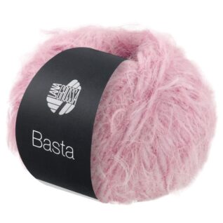 Basta fra Lana Grossa er et lukseriøst strikkegarn som minner om fuskepels. Tove Lindtein designer flere av strikkepakker i dette garnet. Her i fargen 18 Fiolettrosa