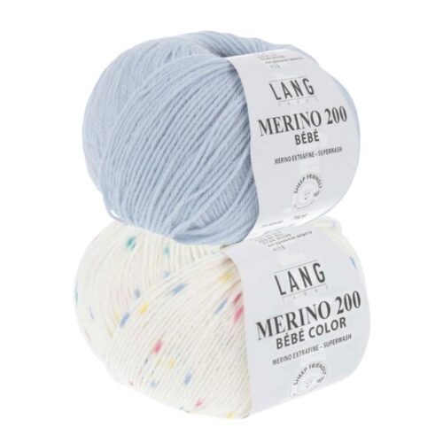 Strikkepakke hentesett "Velkommen til verden" designet i Merino 200 Bebe og Merino 200 bebe color fra Langyarns. Her er fargekobinasjonen 352 og 320.