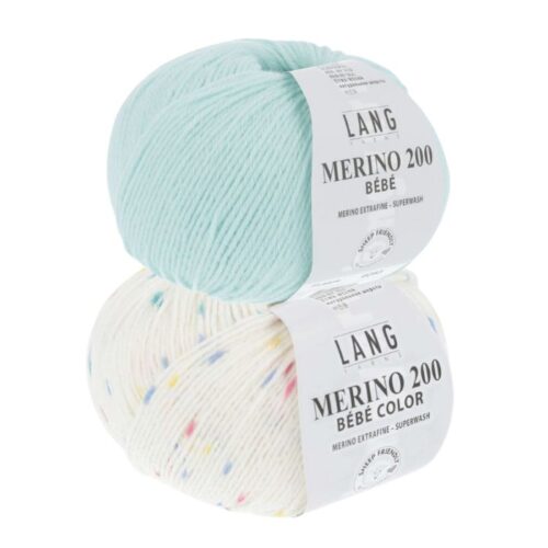 Strikkepakke hentesett "Velkommen til verden" designet i Merino 200 Bebe og Merino 200 bebe color fra Langyarns. Her er fargekobinasjonen 352 og 374.