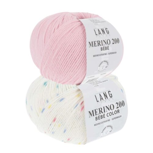 Strikkepakke hentesett "Velkommen til verden" designet i Merino 200 Bebe og Merino 200 bebe color fra Langyarns. Her er fargekobinasjonen 352 og 409.