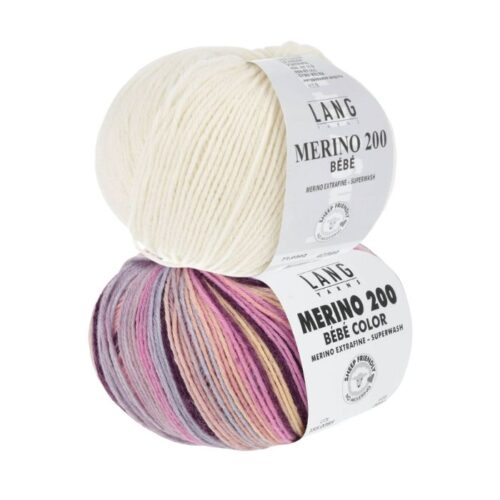 Strikkepakke hentesett "Velkommen til verden" designet i Merino 200 Bebe og Merino 200 bebe color fra Langyarns. Her er fargekobinasjonen 385 og 302.