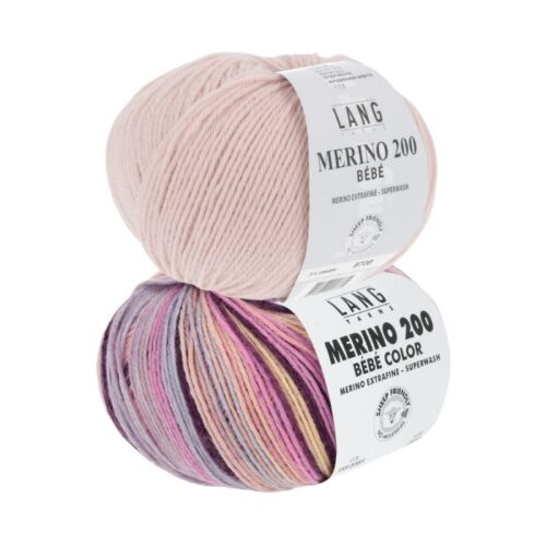 Strikkepakke hentesett "Velkommen til verden" designet i Merino 200 Bebe og Merino 200 bebe color fra Langyarns. Her er fargekobinasjonen 385 og 609.